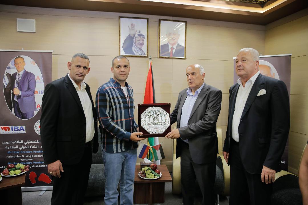 الرجوب خلال  استقباله رئيس الاتحاد الدولي للملاكمة عمر كريمليف